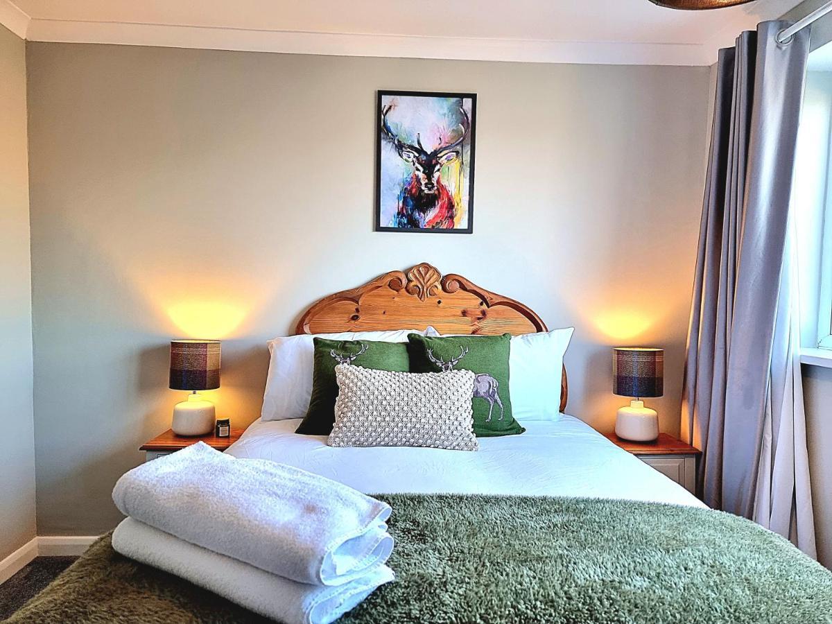 Stag Manor Hot Tub Retreat Near Peak District Holiday home *