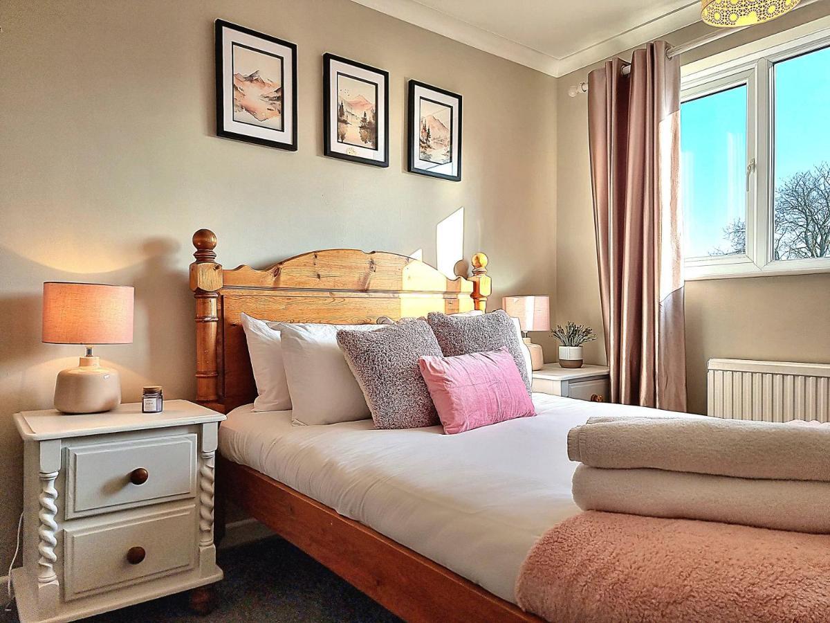 Stag Manor Hot Tub Retreat Near Peak District Holiday home