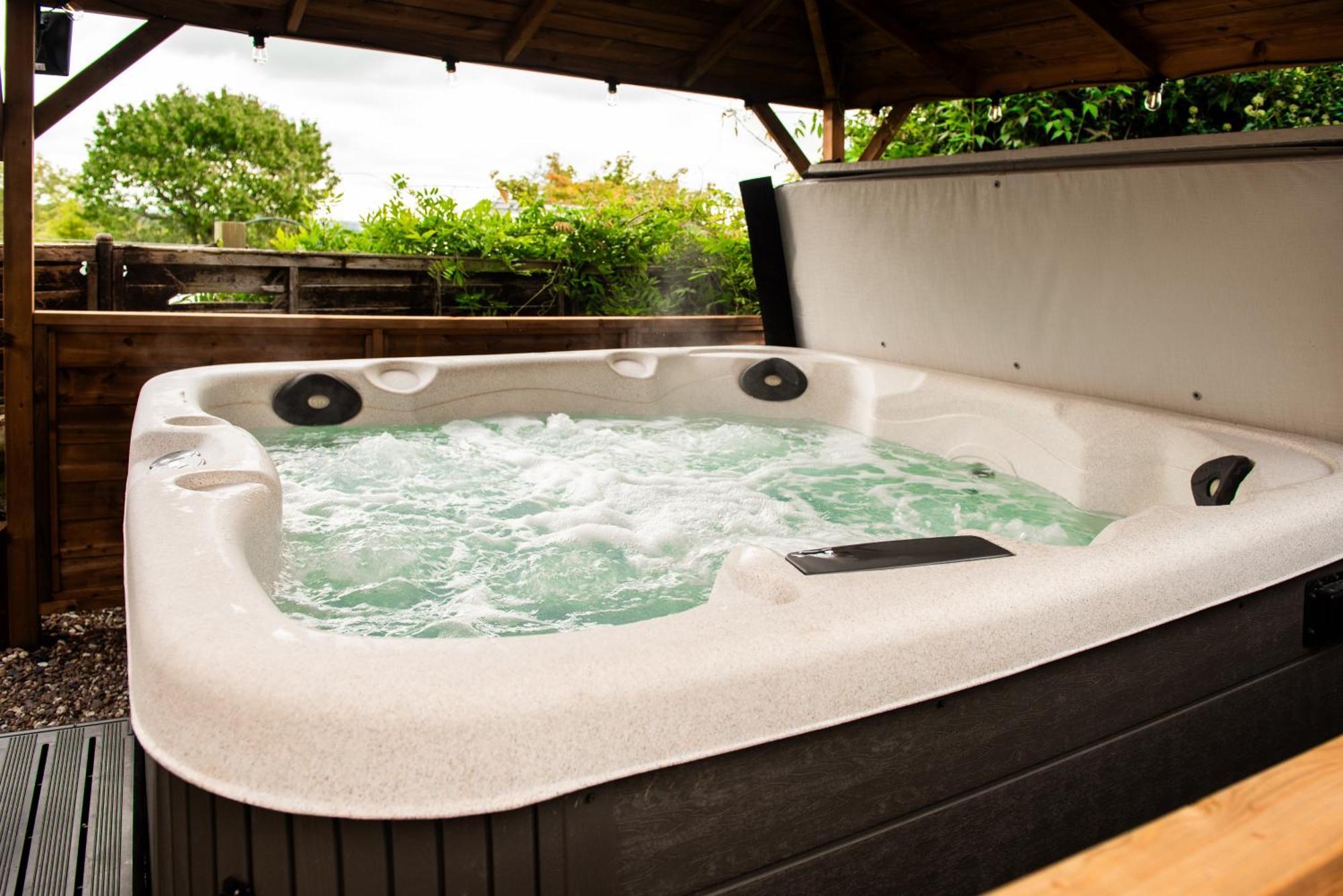 Stag Manor Hot Tub Retreat Near Peak District