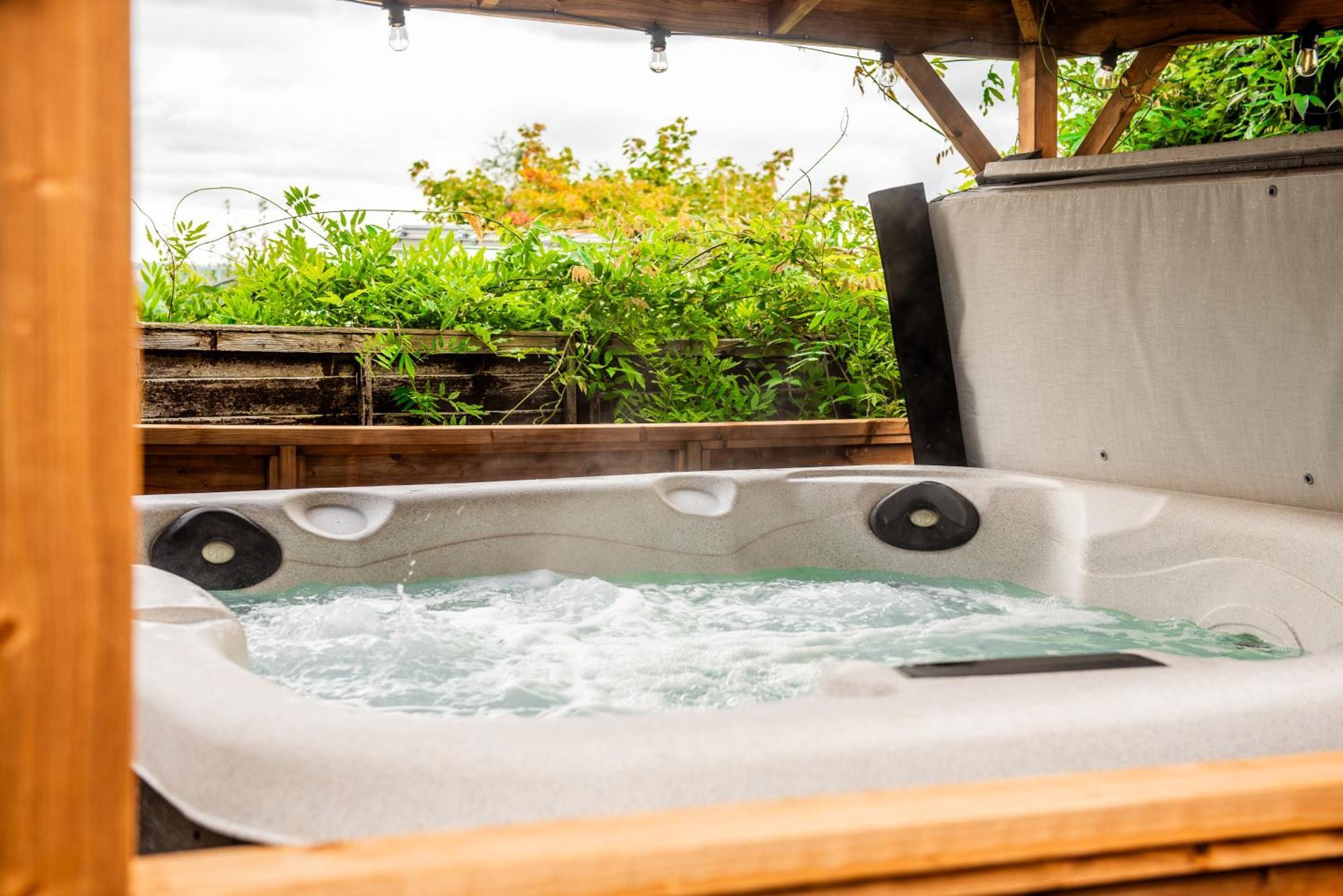 Stag Manor Hot Tub Retreat Near Peak District Holiday home